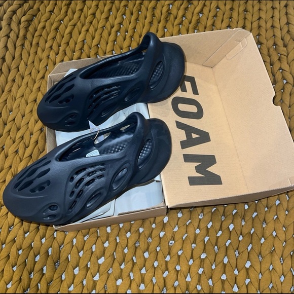 Yeezy Foam Runner - Picture 5 of 8